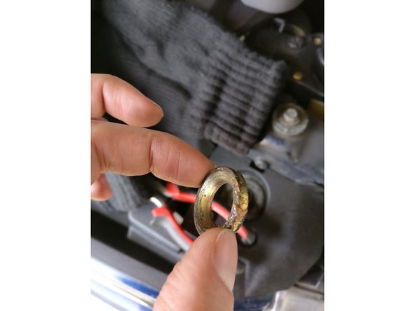 Passer la rondelle cuvette dans la tige, la cuvette coter manchon