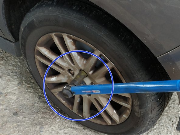 finir le serrage des écrous de roue, couple de 135N.m