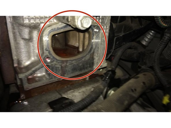 Dévisser les 2 colliers de serrages et deboiter les 2 durites du thermostat