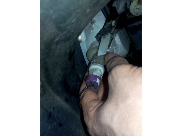 Faites correspondre les encoches du support et du clignotant