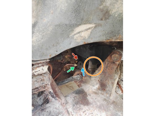 Revisser les 2 écrous (vert) + vis de maintiens du répartiteur (rouge)