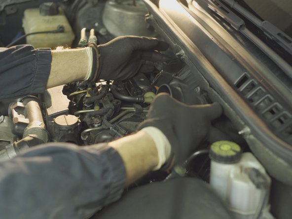 Revisser les vis du boitier avec un Torx de 25