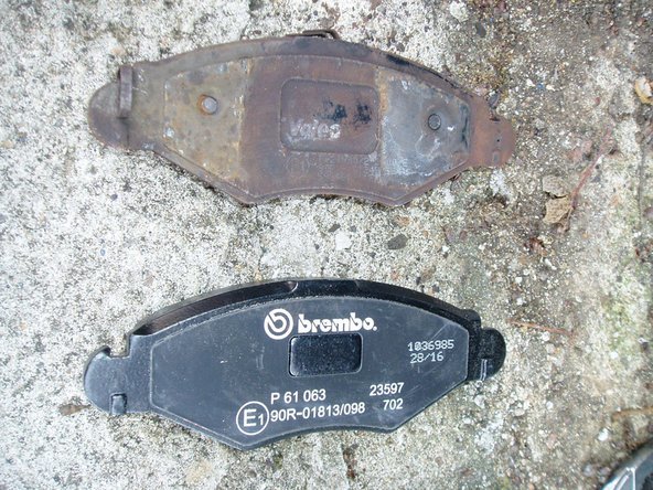 Visser les 2 vis de maintien du disque et la serrer à 1 daN.m