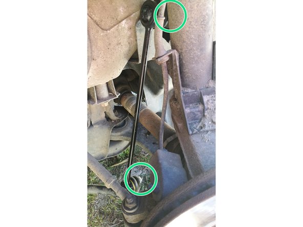 Mettre et serrer les deux écrous de la biellette