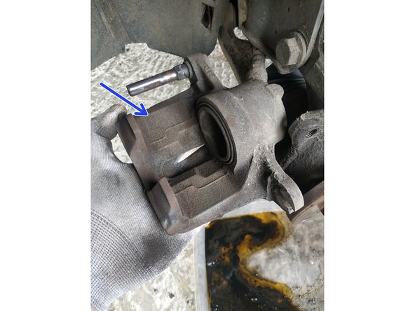 Faire très attention de ne pas endommager les soufflets.