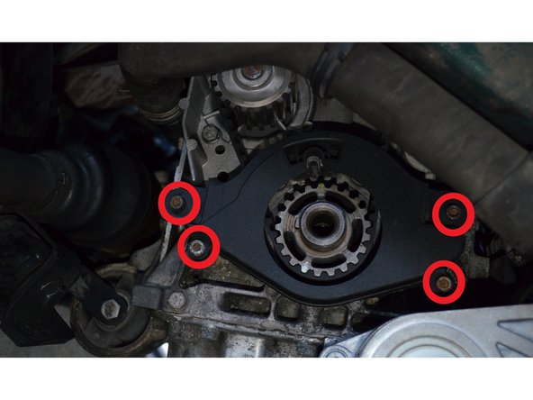 Desserrez les 4 vis à l'aide d'une clé BTR puis retirez le carter.