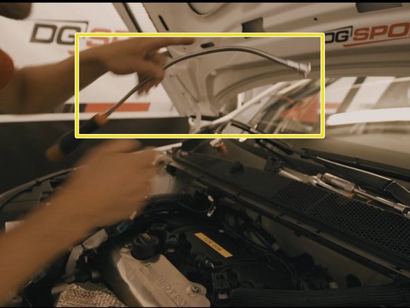 à l'aide d'un aimant, retirez la bougie