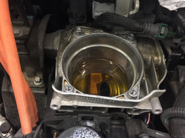 
Close the fuel filter block by clipping it all the way
