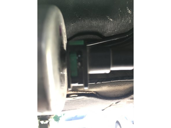 Retirer les clips vert, le premier visible ensuite le second en dessous