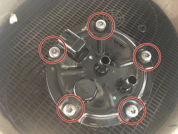 Deviser les 5 vis de Torx T30