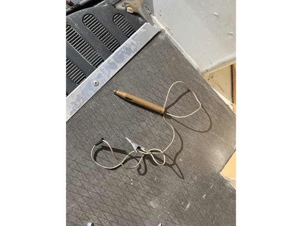 Brancher la lampe témoin à la masse du véhicule