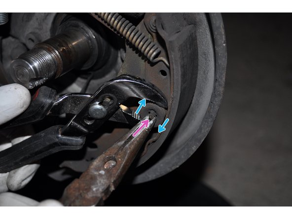 Déposer les ressorts de maintien