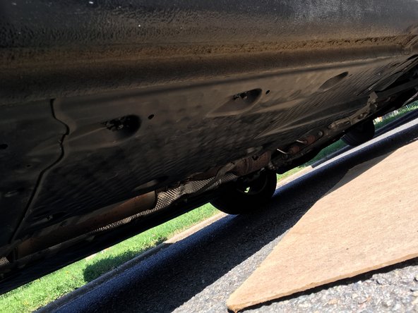 Revisser les vis qui supportent la protection plastique (clé de 10mm).