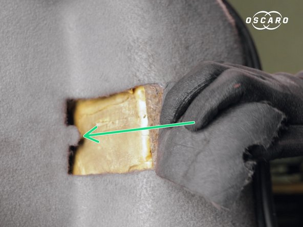 Placer la mousser dans son emplacement et refermer la trappe