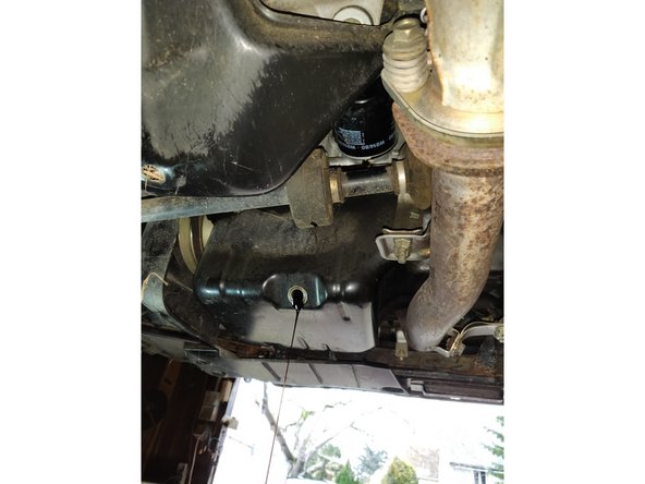 Placer un réservoir sous le bouchon de vidange