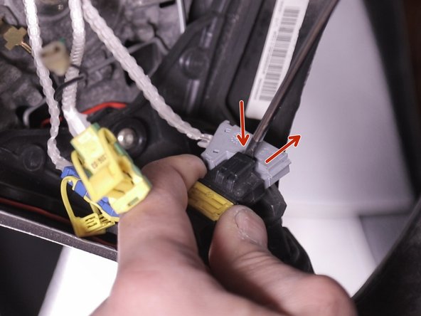 Débrancher le connecteur gris en l'écartant de son emplacement