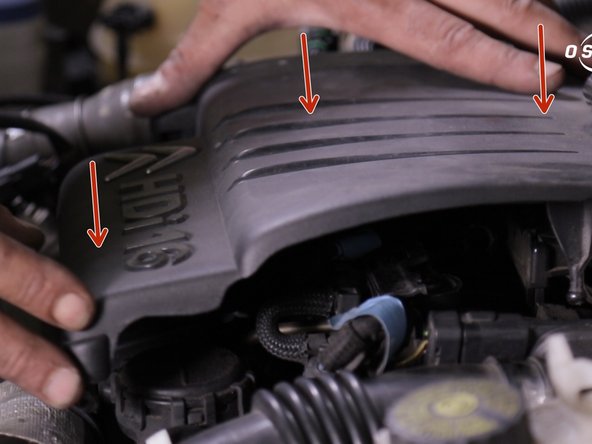 Replacer le cache moteur