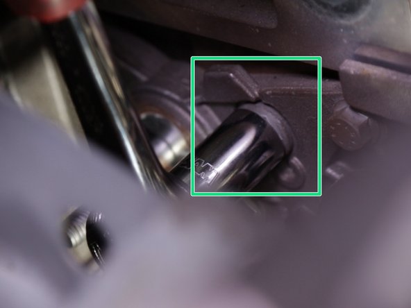 Retirer toutes les vis de la pompe à eau