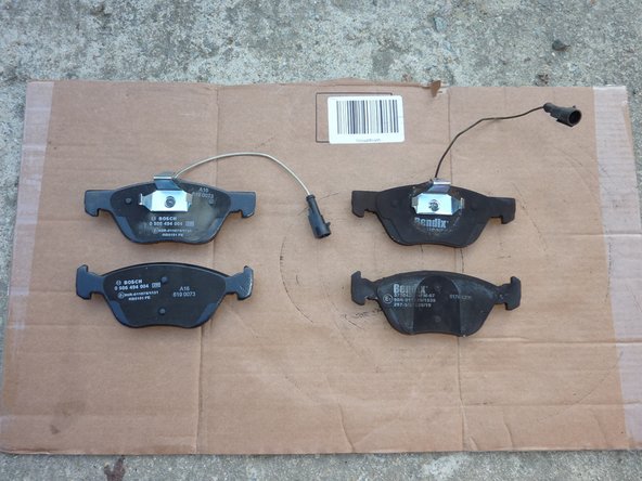 Vérifier la correspondance des nouvelles plaquettes de freins.