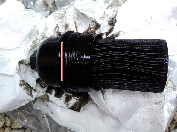 Enlever le filtre du support ainsi que le joint torique situé près du filetage