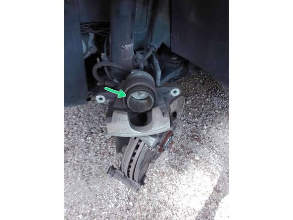 Nettoyez l'intérieur de l'étrier et le piston