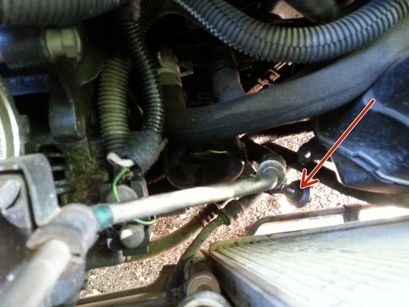 avec la clé a filtre desserrer le filtre complètement puis retirer le de la voiture