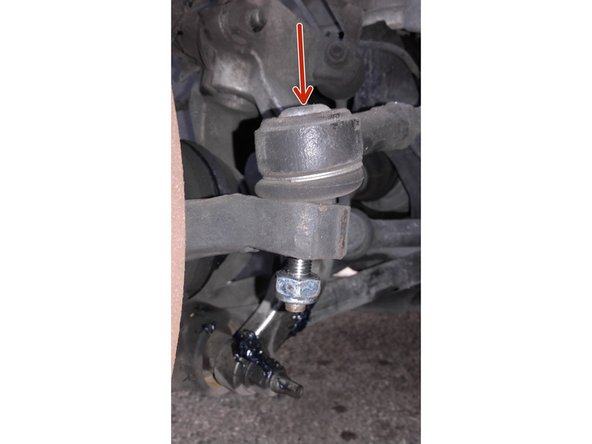 Insérer le cardan dans le moyeu, repositionner les deux rotules en les emmanchant d'un coup de marteau léger. Puis serrer les écrous de 17.