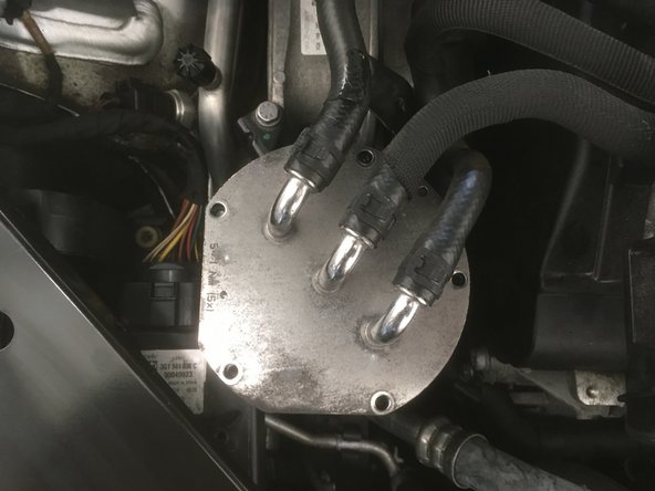 Revisser les 5 vis de Torx T25 à l'aide du tournevis