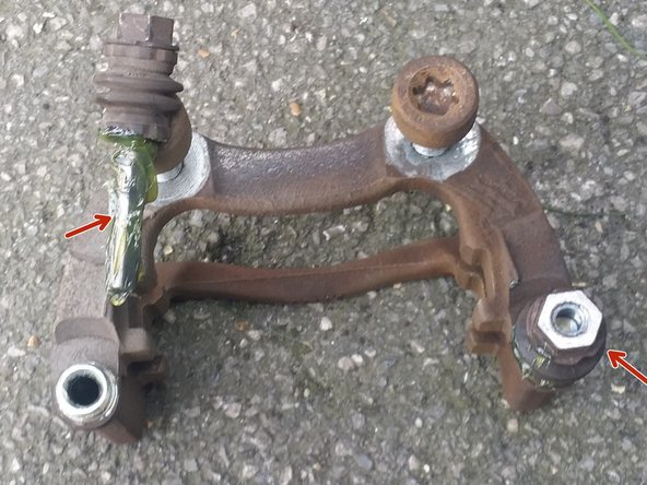 brosser et dépoussiérrer le support, declipser et graisser les coulisseaux