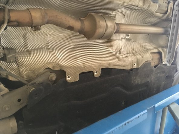 Deviser les 5 vis de 8 pour y accéder