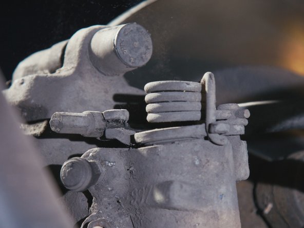 Replacer le câble de frein à main dans son encoche