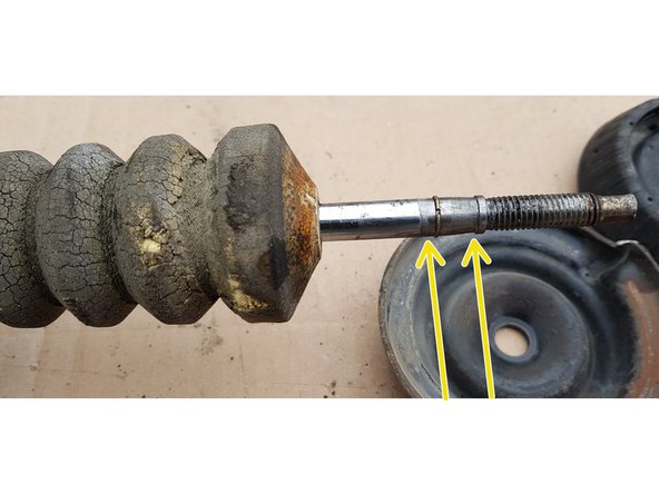 Il y a en fait 2 anneaux à réutiliser. Un de chaque côté de la coupelle.