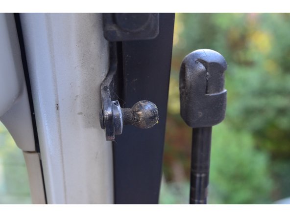 Cette opération est la même pour les 2 têtes de vérin.