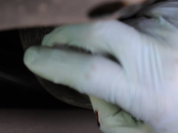 Replacez le bouchon de carter et vissez-le à la main