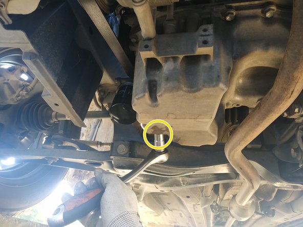 finir le serrage à la clé de 14mm