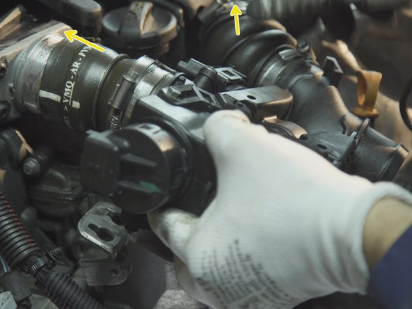 Pousser le support pour emboîter les durites