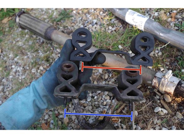 Sur la première photo on identifie bien la partie à changer. On vérifie la longueur et le diamètre, la partie flexible...