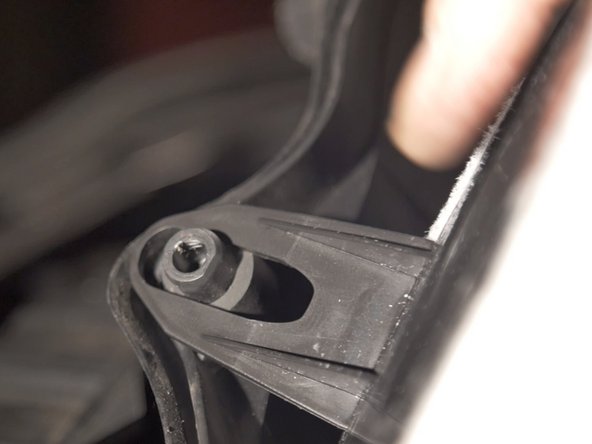 Replacer la fixation du filtre dans son guide