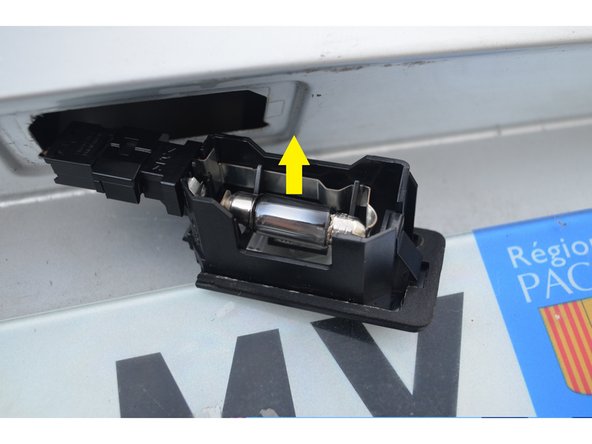 Tirez sur l'ampoule pour l'enlever.