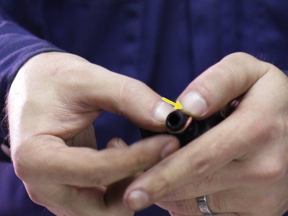 Re clipsser le réchauffeur sur le nouveau filtre à carburant