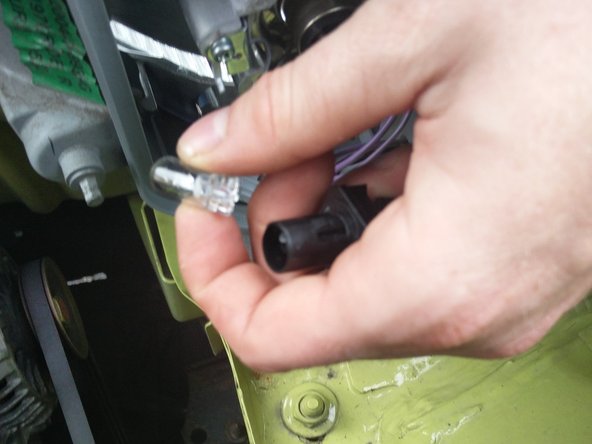 Une fois le bloc retirer vous avez juste à tirer l'ampoule puis la changer