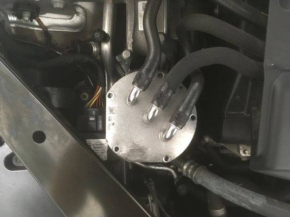 A l'aide du tournevis Torx T25  déviser les 5 vis de T25 pour ouvrir le filtre