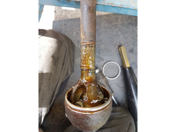 Ici on voit que c'est le collier qui a cassé.