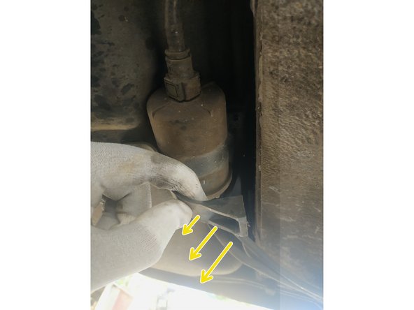 écarter la sangle de maintien