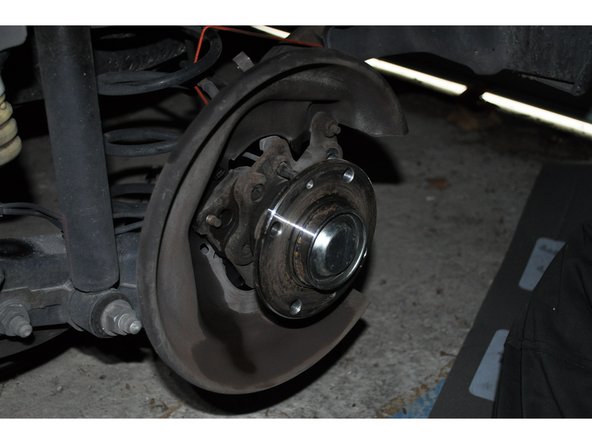 Utiliser un nettoyant frein sur le moyeu et le disque et son environnement