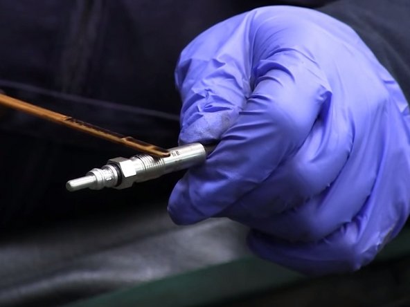 Mettre de l'huile sur le pas de vis des 4 bougies