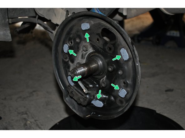 Appliquer la graisse fournie dans le kit sur les six points de contact des segments