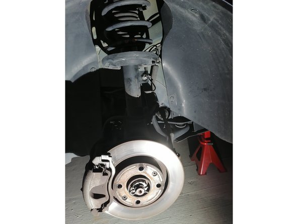 Remontez la nouvelle biellette de la même façon afin de ne pas l’endommager.