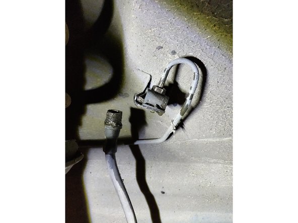 Dévisser la durite de frein