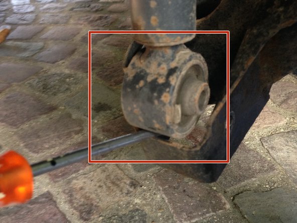 Faire levier avec le tournevis plat